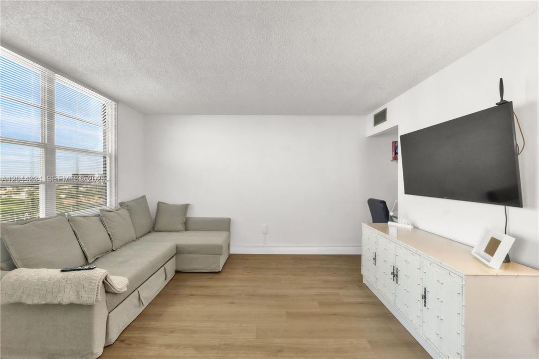 En Venta: $305,000 (2 camas, 2 baños, 1220 Pies cuadrados)