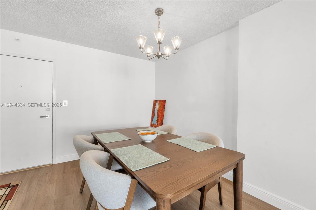En Venta: $305,000 (2 camas, 2 baños, 1220 Pies cuadrados)