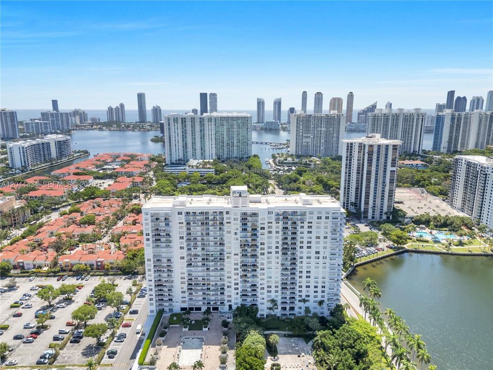 En Venta: $305,000 (2 camas, 2 baños, 1220 Pies cuadrados)
