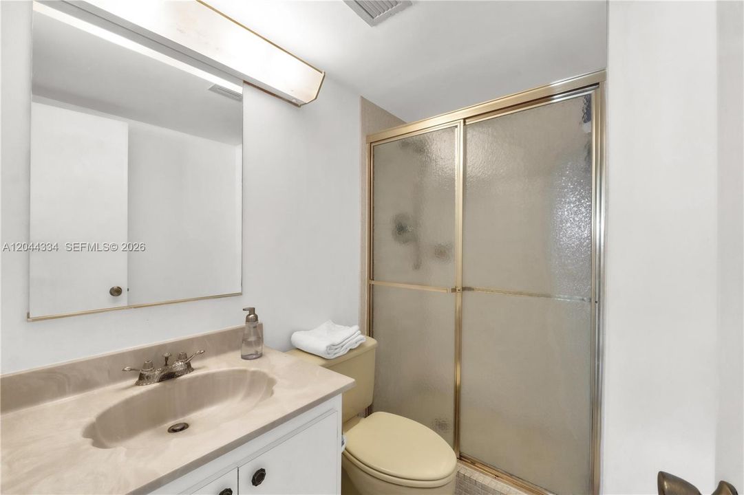 En Venta: $305,000 (2 camas, 2 baños, 1220 Pies cuadrados)