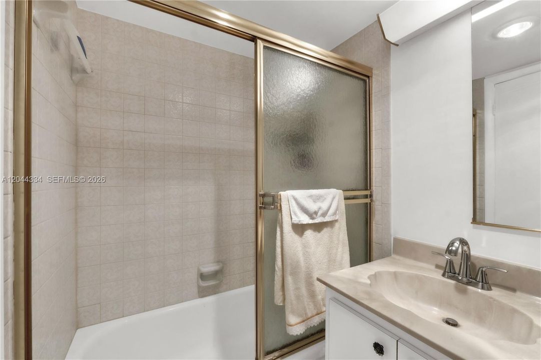 En Venta: $305,000 (2 camas, 2 baños, 1220 Pies cuadrados)
