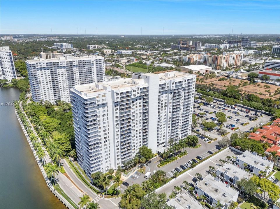 En Venta: $305,000 (2 camas, 2 baños, 1220 Pies cuadrados)