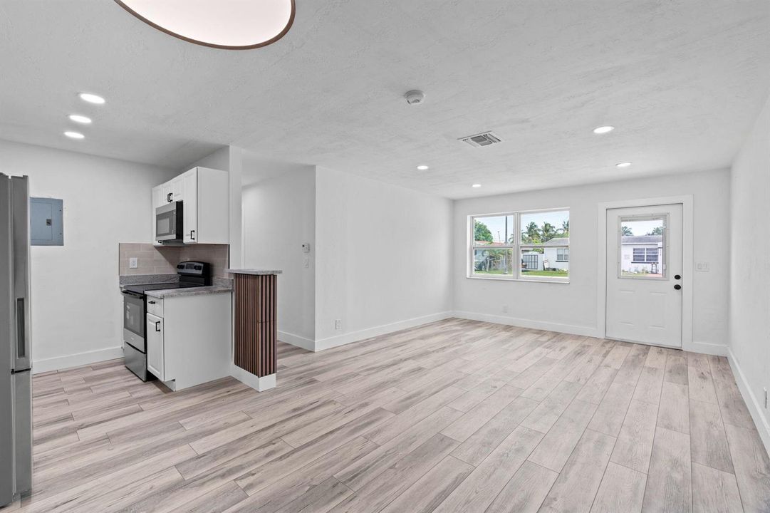 8-web-or-mls-A7409135