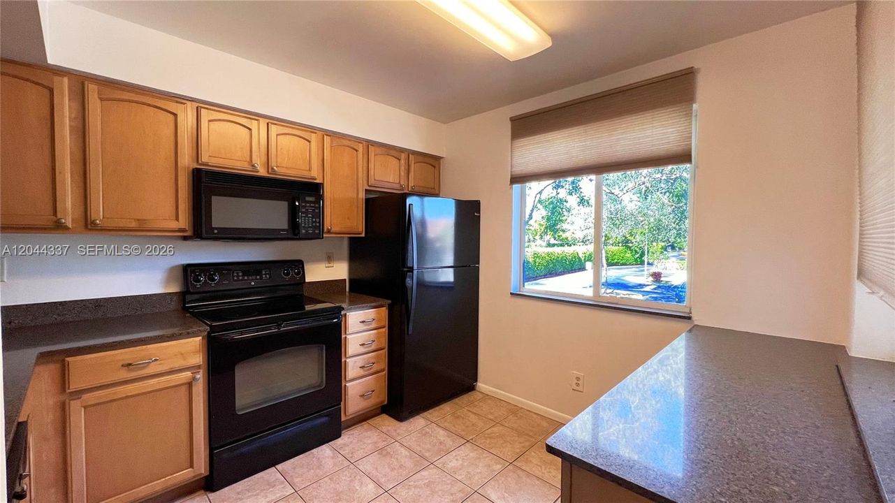 For Sale: $284,900 (2 beds, 2 baths, 1097 Square Feet)
