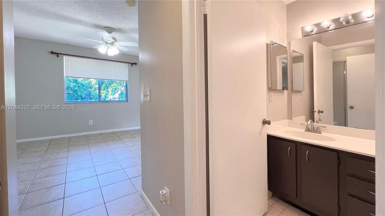 For Sale: $284,900 (2 beds, 2 baths, 1097 Square Feet)