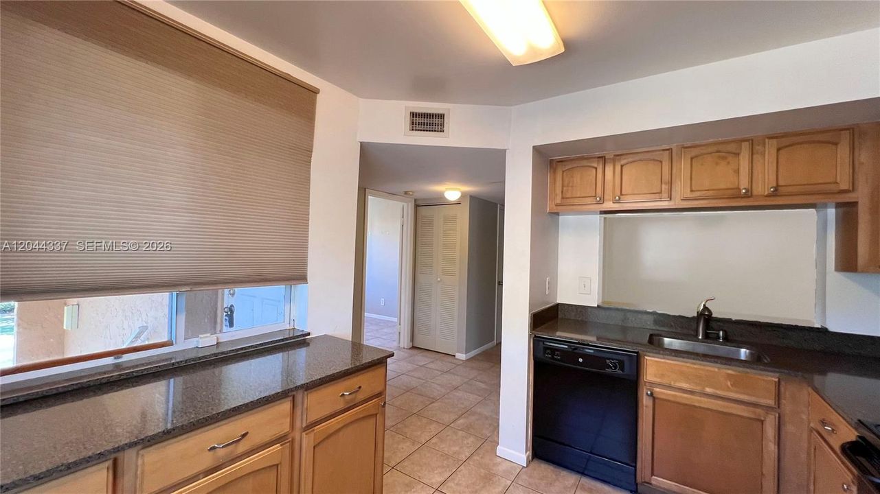 For Sale: $284,900 (2 beds, 2 baths, 1097 Square Feet)