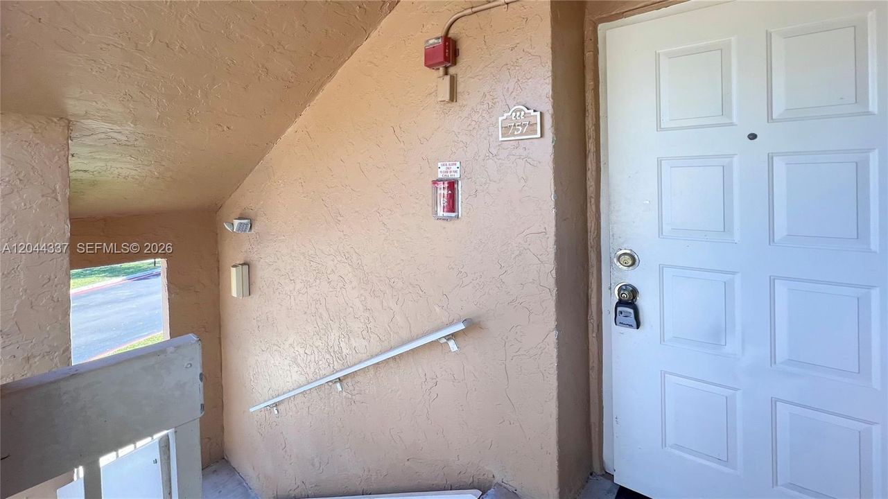 For Sale: $284,900 (2 beds, 2 baths, 1097 Square Feet)