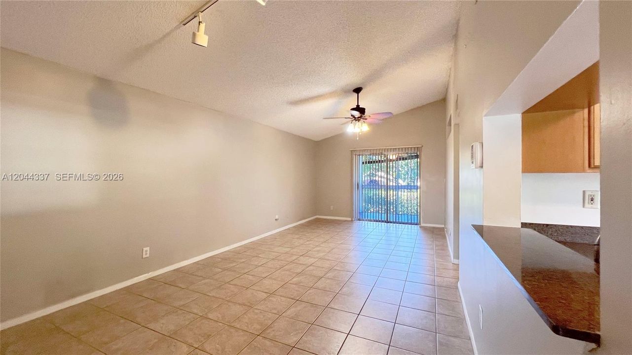 For Sale: $284,900 (2 beds, 2 baths, 1097 Square Feet)
