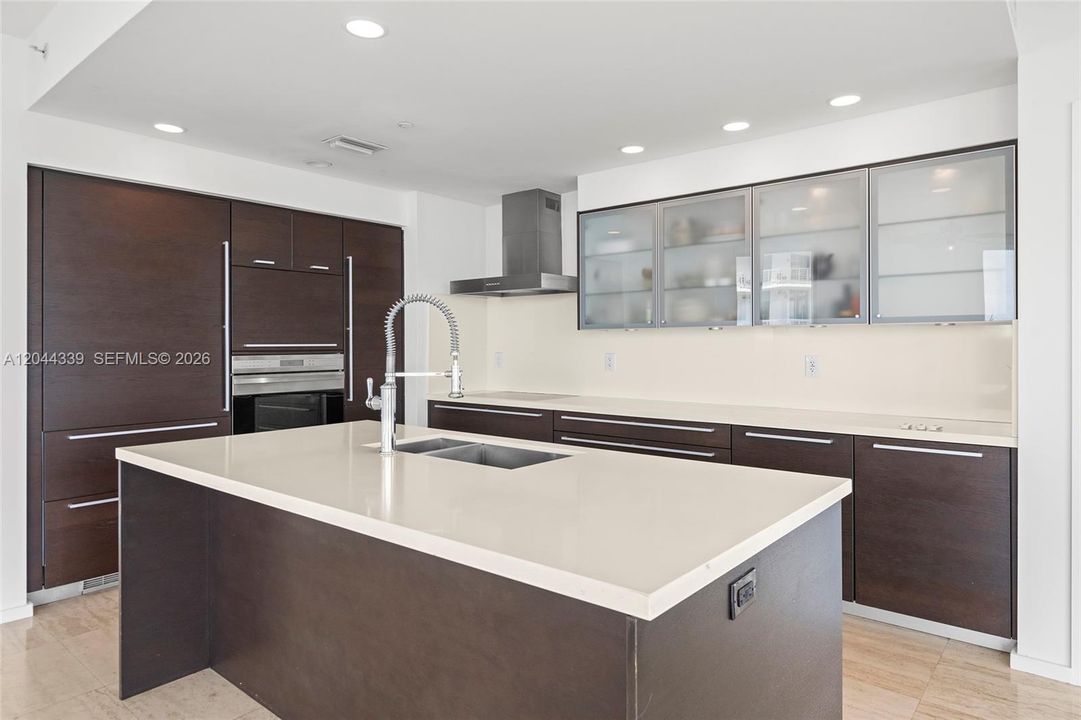 For Rent: $14,000 (3 beds, 2 baths, 1974 Square Feet)