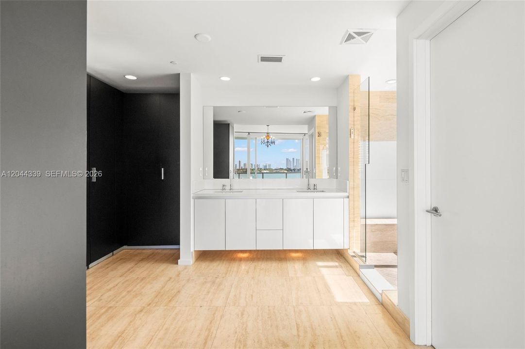 For Rent: $14,000 (3 beds, 2 baths, 1974 Square Feet)