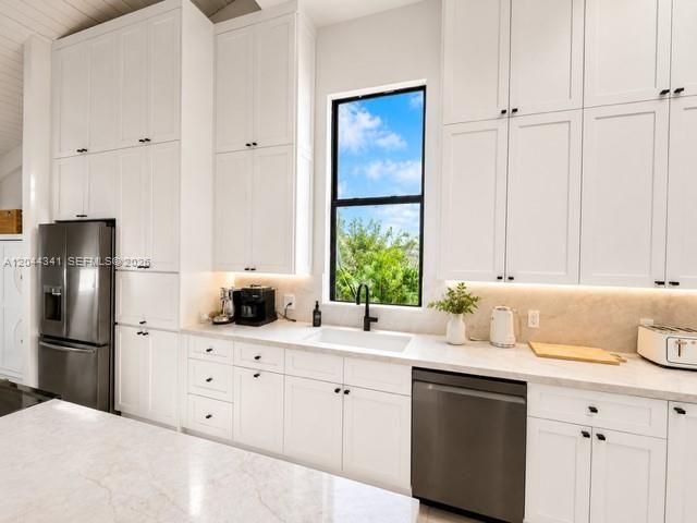 For Rent: $4,900 (2 beds, 2 baths, 1680 Square Feet)