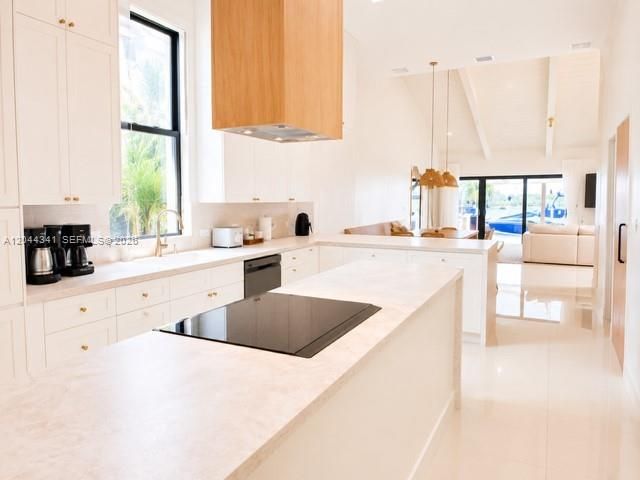 For Rent: $4,900 (2 beds, 2 baths, 1680 Square Feet)