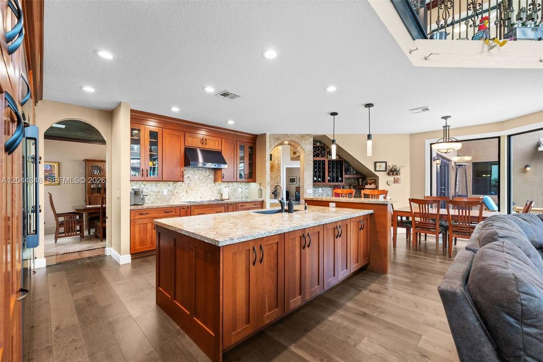 En Venta: $2,849,000 (6 camas, 5 baños, 6059 Pies cuadrados)