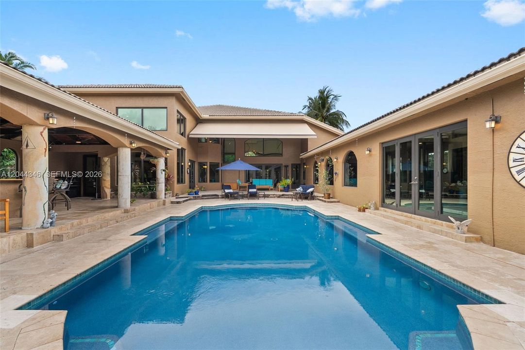 En Venta: $2,849,000 (6 camas, 5 baños, 6059 Pies cuadrados)
