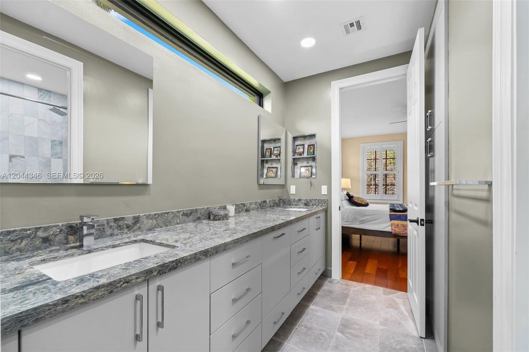 En Venta: $2,849,000 (6 camas, 5 baños, 6059 Pies cuadrados)