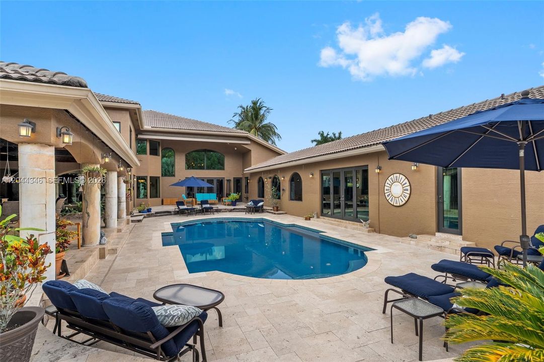 En Venta: $2,849,000 (6 camas, 5 baños, 6059 Pies cuadrados)