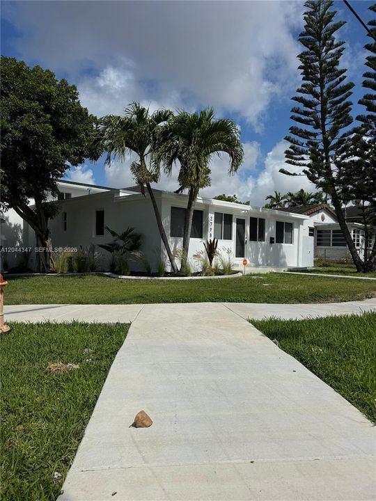 For Rent: $3,285 (3 beds, 3 baths, 1100 Square Feet)