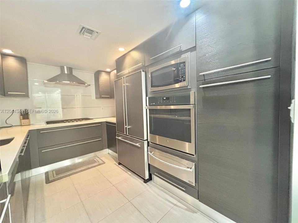 For Rent: $4,000 (2 beds, 2 baths, 1248 Square Feet)