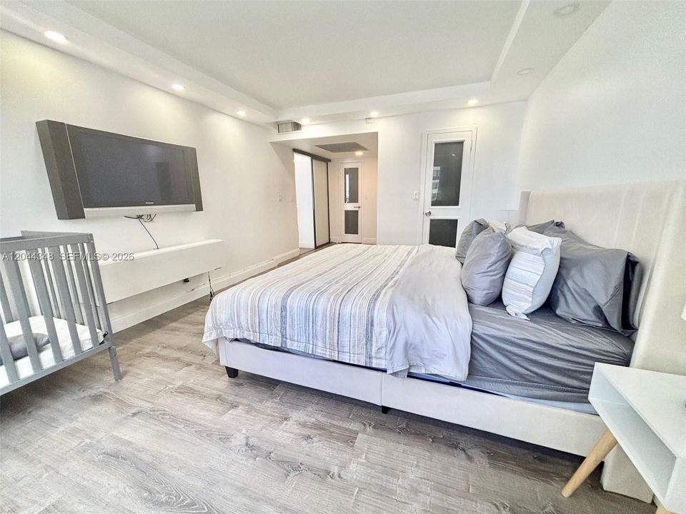 For Rent: $4,000 (2 beds, 2 baths, 1248 Square Feet)