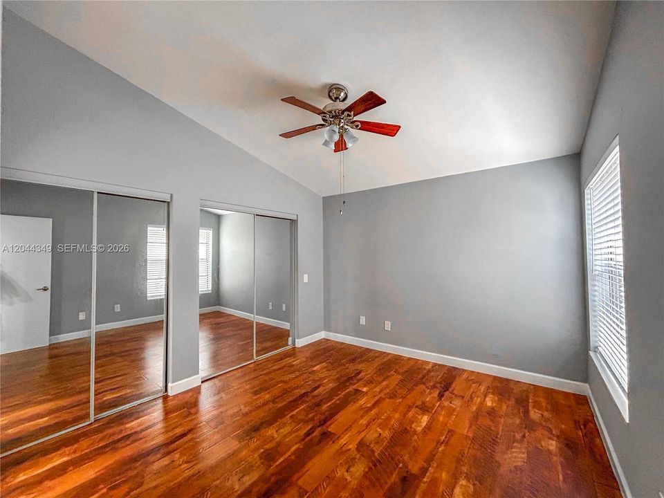For Sale: $349,000 (1 beds, 1 baths, 710 Square Feet)