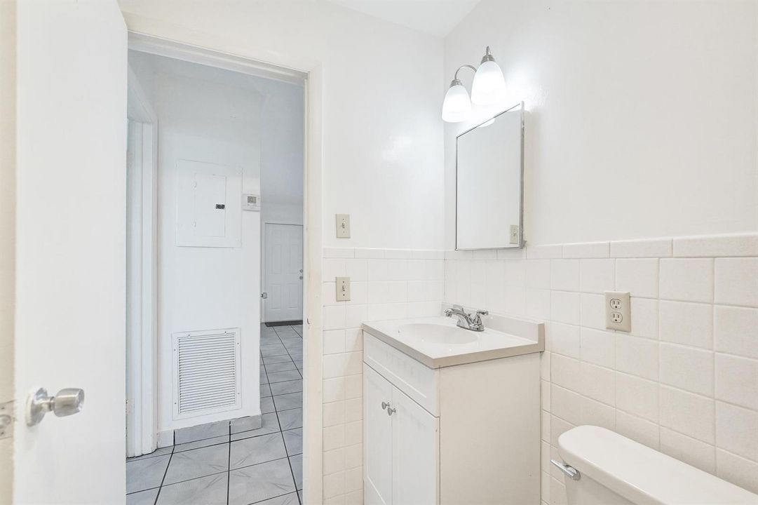 2nd Bath Unit 2