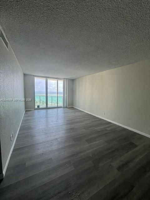 For Sale: $450,000 (2 beds, 1 baths, 1236 Square Feet)