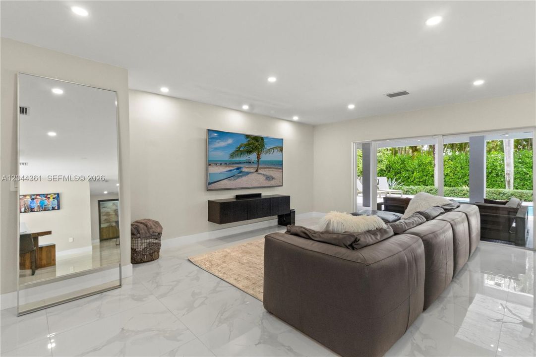 En Venta: $1,950,000 (5 camas, 4 baños, 3170 Pies cuadrados)