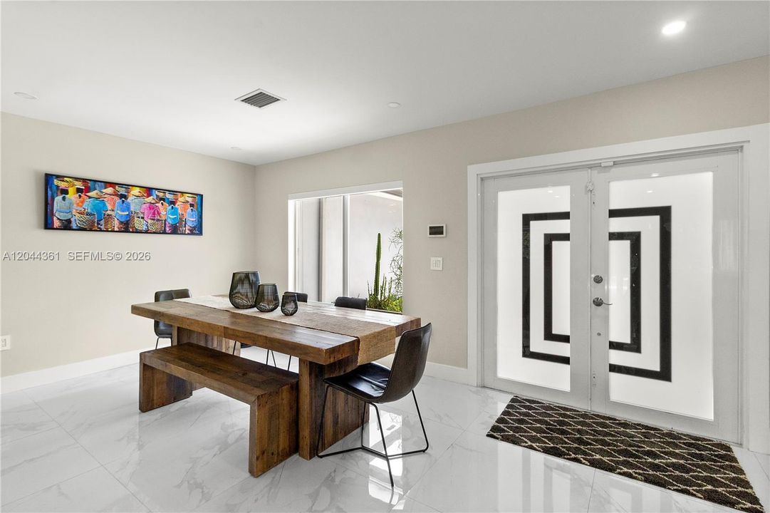 En Venta: $1,950,000 (5 camas, 4 baños, 3170 Pies cuadrados)