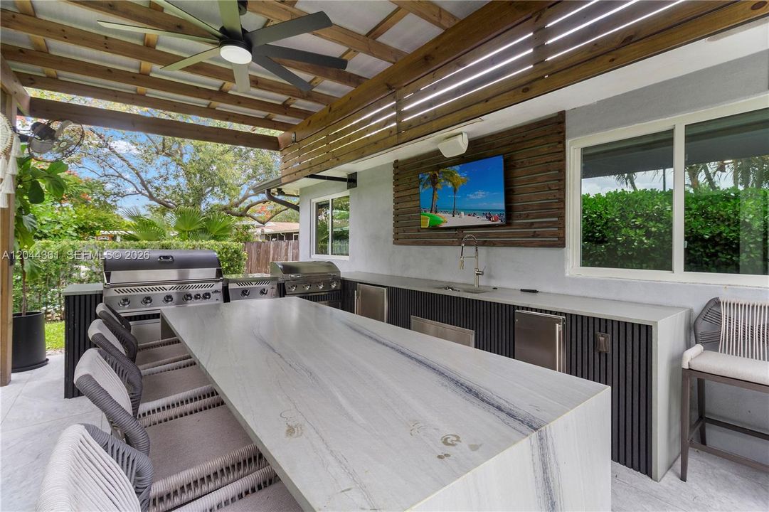 En Venta: $1,950,000 (5 camas, 4 baños, 3170 Pies cuadrados)
