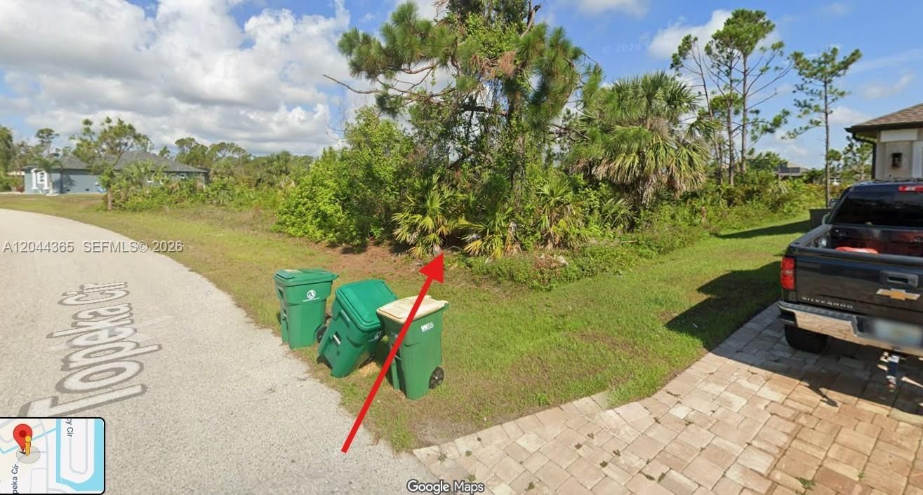На продажу: $32,000 (0.24 acres)