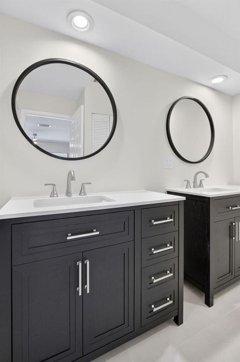 PRIMARY BATH W/DUAL VANITIES