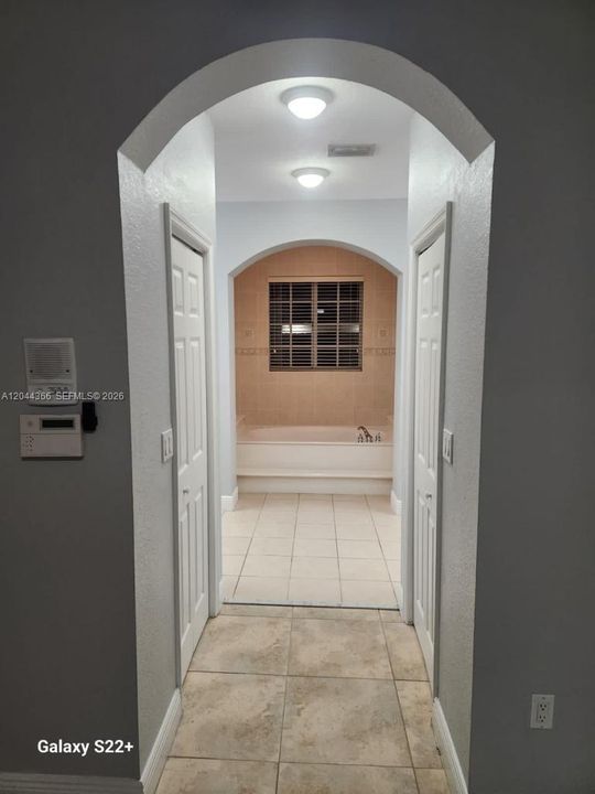 En Renta: $6,500 (5 camas, 3 baños, 3600 Pies cuadrados)