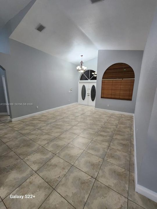 En Renta: $6,500 (5 camas, 3 baños, 3600 Pies cuadrados)