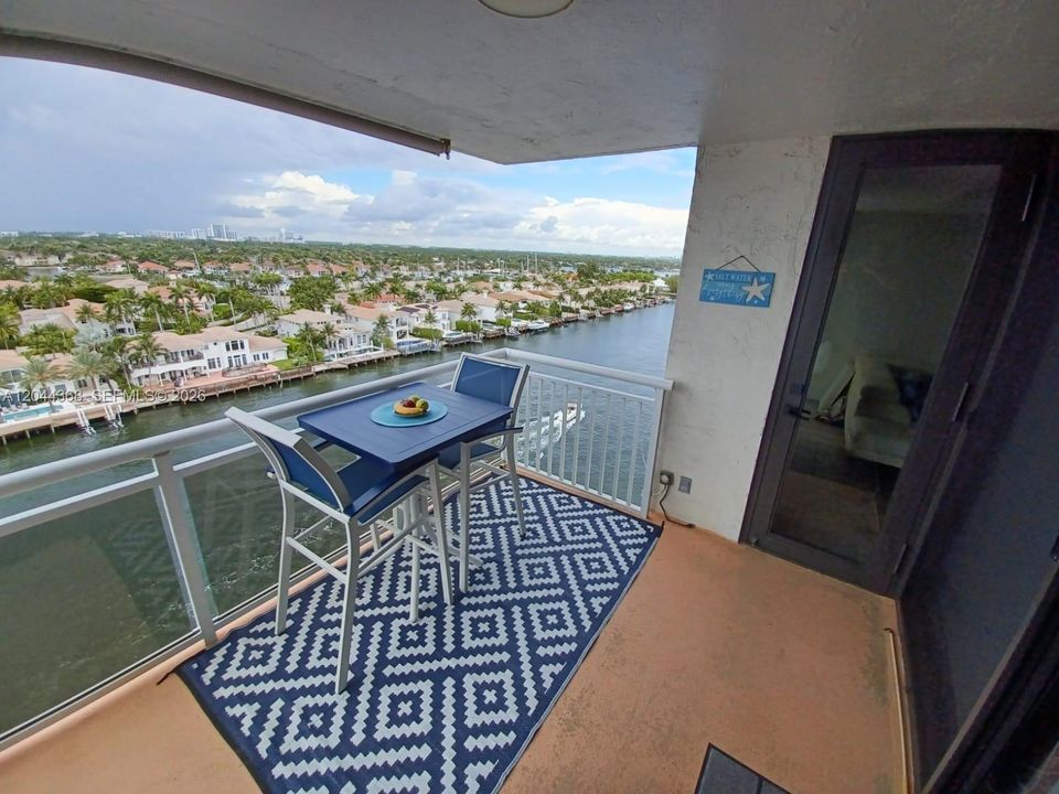 В аренду: $3,100 (2 спален, 2 ванн, 1218 Квадратных фут)