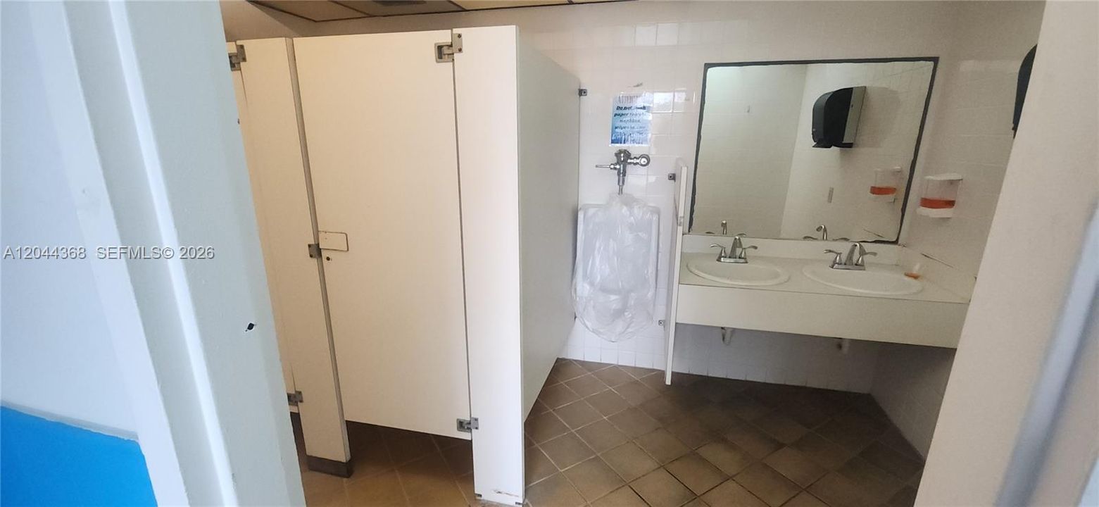 В аренду: $3,100 (2 спален, 2 ванн, 1218 Квадратных фут)
