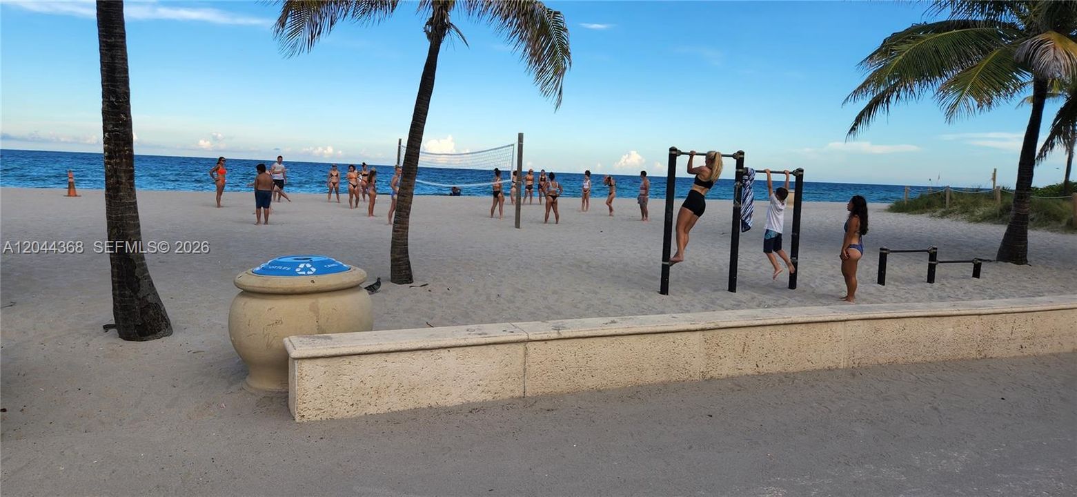 so much to do on Hollywood Beach broadwalk