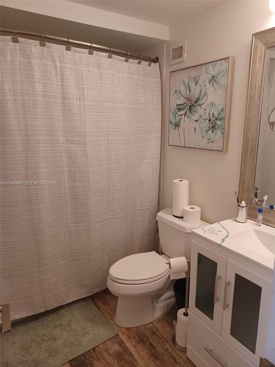 full 2nd bathroom