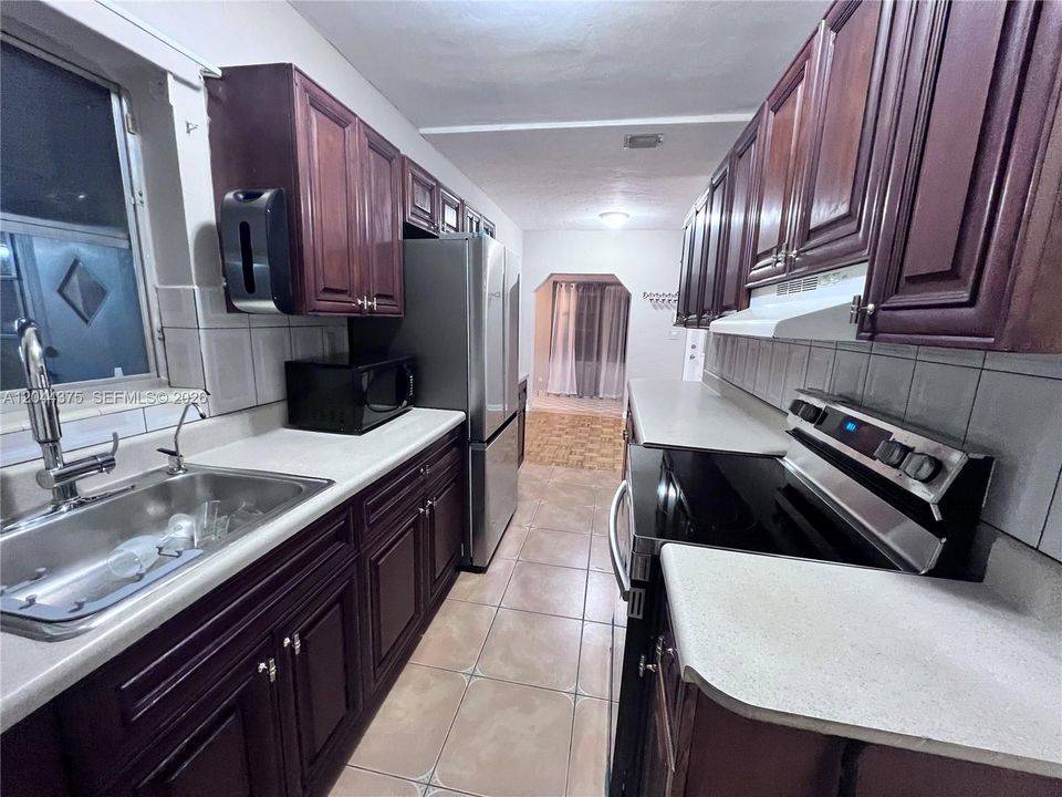 В аренду: $3,350 (2 спален, 2 ванн, 1316 Квадратных фут)