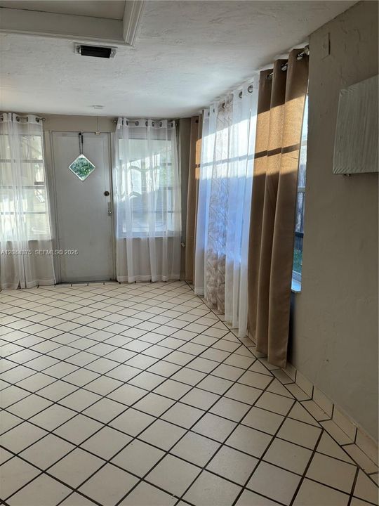 В аренду: $3,350 (2 спален, 2 ванн, 1316 Квадратных фут)