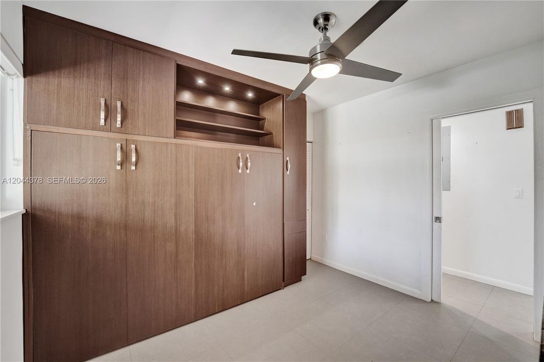 Bedroom/murphy bed
