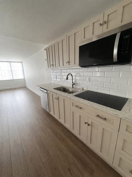 For Rent: $2,600 (1 beds, 1 baths, 855 Square Feet)