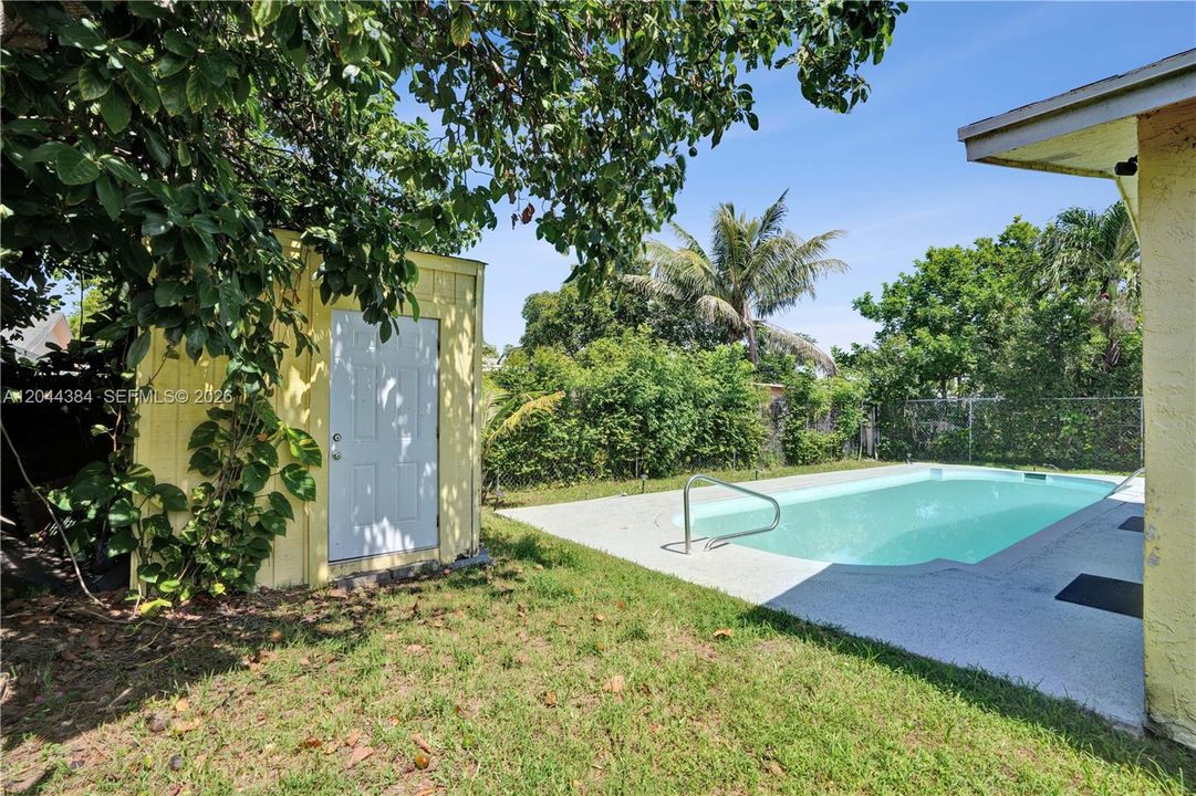 For Sale: $440,000 (3 beds, 2 baths, 1722 Square Feet)