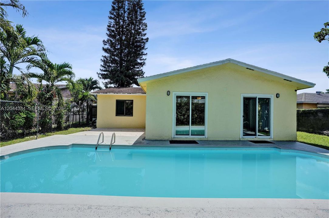 For Sale: $440,000 (3 beds, 2 baths, 1722 Square Feet)