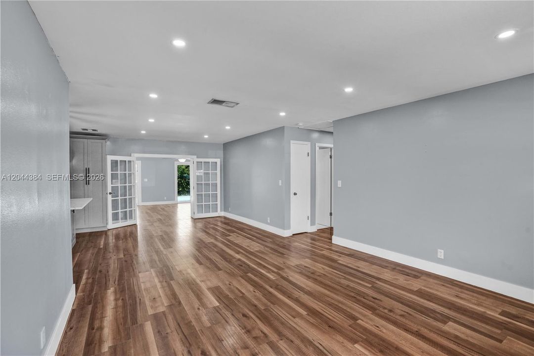 For Sale: $440,000 (3 beds, 2 baths, 1722 Square Feet)