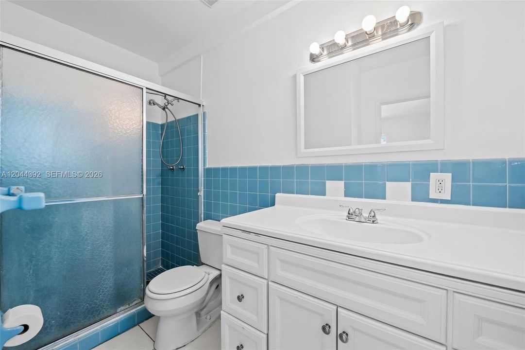 En Venta: $650,000 (4 camas, 2 baños, 1935 Pies cuadrados)