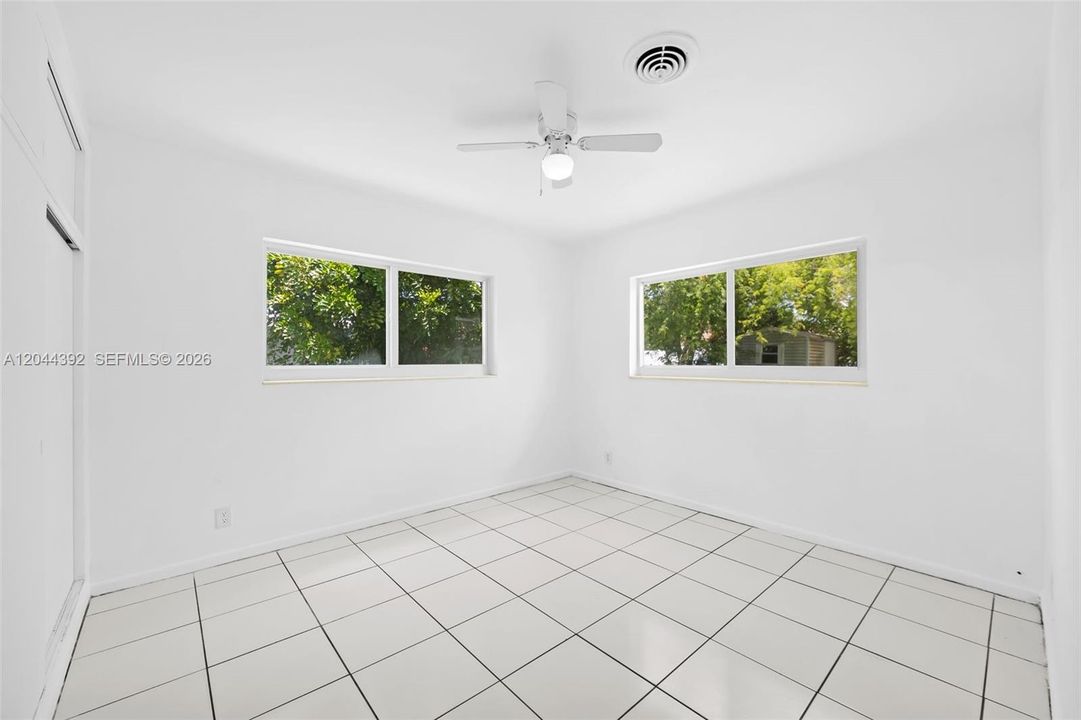 En Venta: $650,000 (4 camas, 2 baños, 1935 Pies cuadrados)