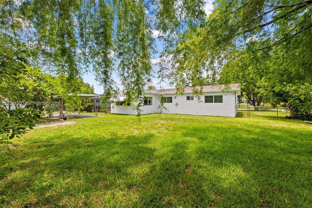 En Venta: $650,000 (4 camas, 2 baños, 1935 Pies cuadrados)