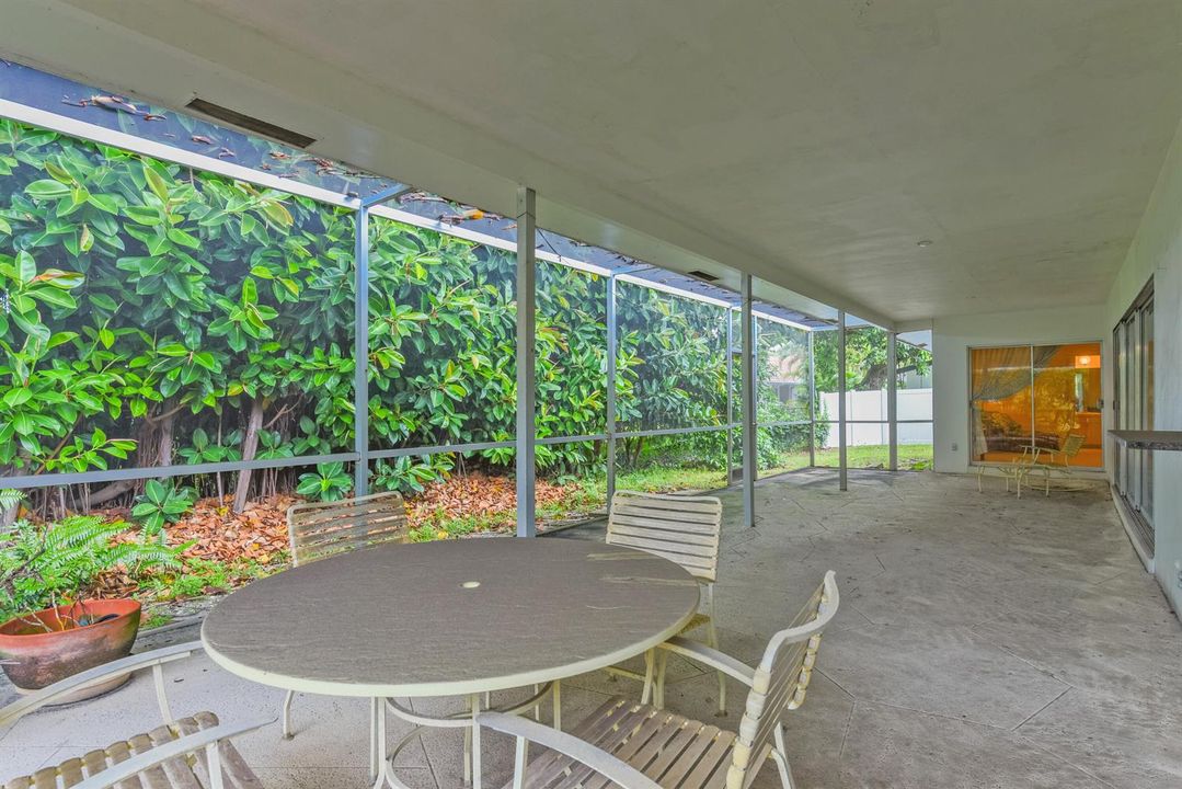 91 SW 11th Ave_Lois Ronan_1 copy