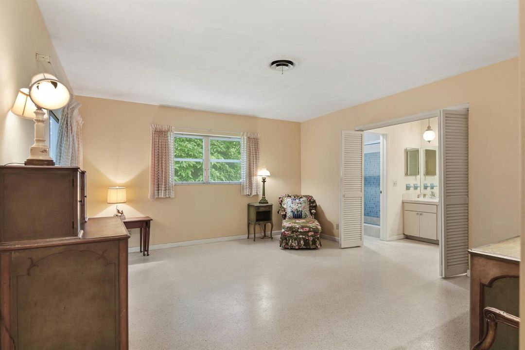 91 SW 11th Ave_Lois Ronan_34