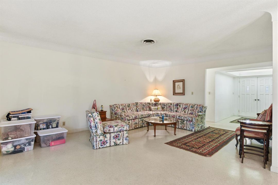 91 SW 11th Ave_Lois Ronan_13